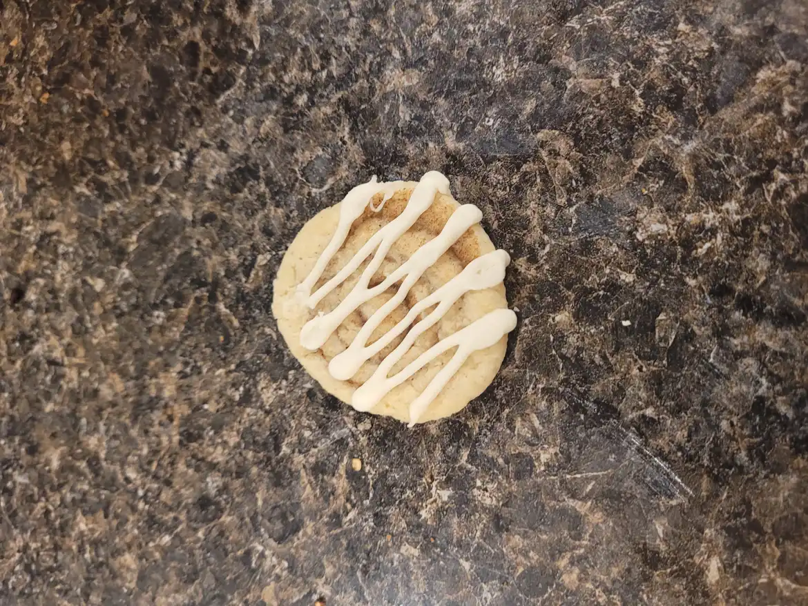 Cinnamon roll cookies 